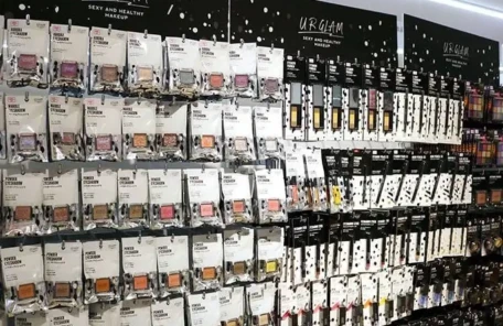 ダイソーの化粧品グッズがスゴすぎ!本当に100円?パックにメイク用品も