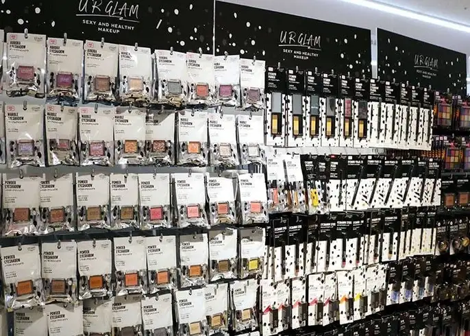 ダイソーの化粧品グッズがスゴすぎ!本当に100円?パックにメイク用品も